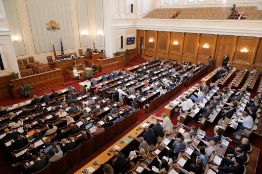 Коя партия с колко депутатски места е в 47 Народно събрание