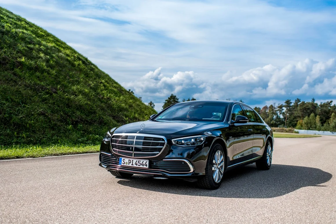 Mercedes S 680 Guard: Новият "танк" на германския канцлер