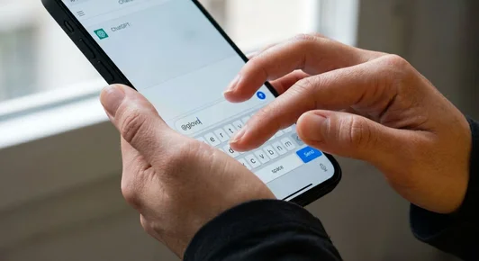 Glovo въвежда AI Shopping Assistant, потребителите вече са в директен разговор ChatGPT и Claude