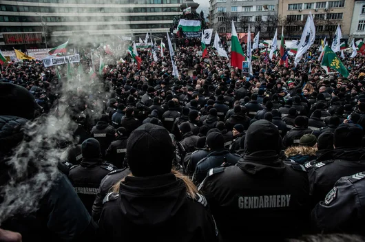 Бунтът на "Възраждане" пред Народното събрание