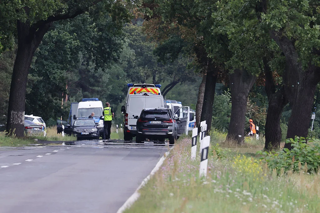 Германия откри още 12 взривни устройства край електропроводи