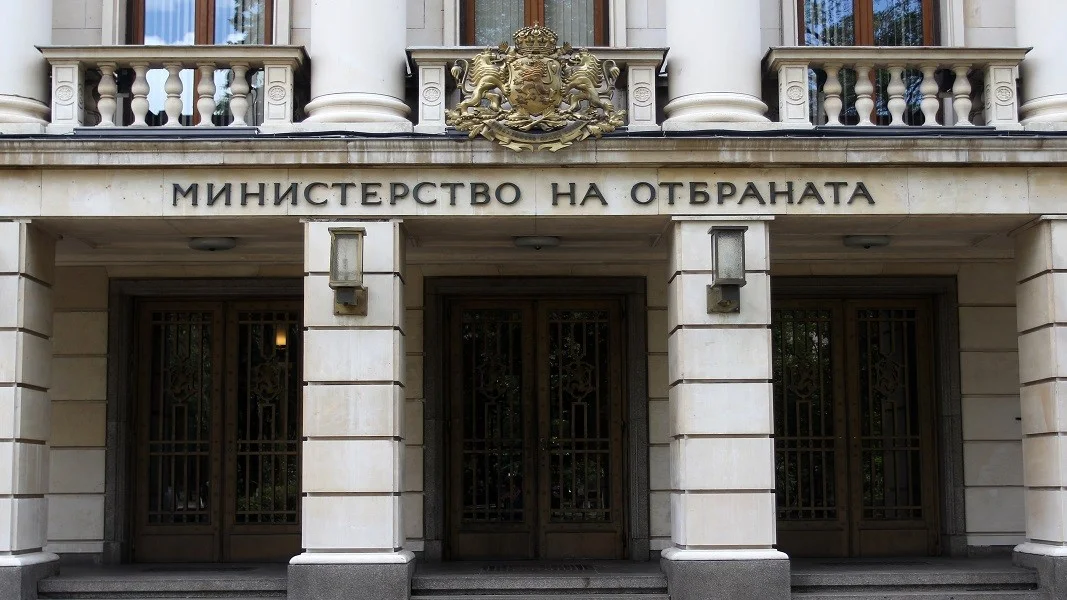 ГЕРБ обвинява Тодор Тагарев в бездействие. Какво свършиха военните министри на партията?