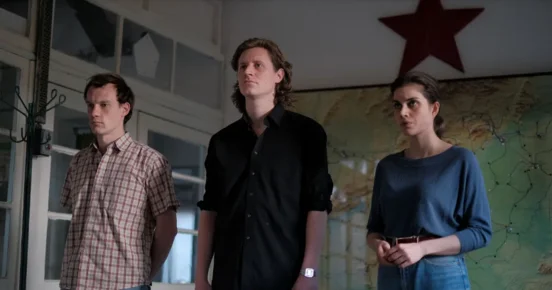 "Доносникът" по HBO Max: Когато държавата превръщаше децата в шпиони