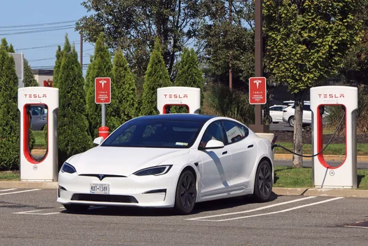 1,1 млн. автомобила Tesla са "аут" заради опасни прозорци