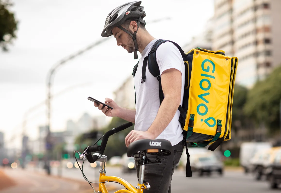 Glovo България прави безплатни курсове за безопасност на куриерите си