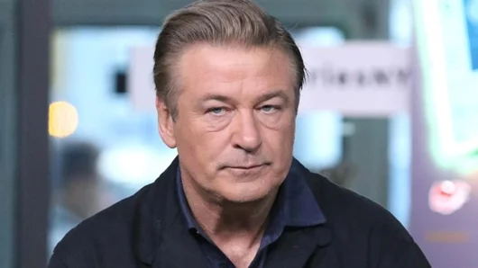 Алек Болдуин е говорил по телефона по време на инструктажа за боравене с оръжие