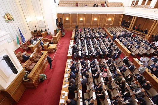 "Маркет линкс": Само пет партии в новия парламент и крехка преднина от 0,5% за ПП-ДБ