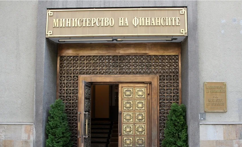 Бюджет 2026 - нов ръст на заплатите в МВР и отбраната за сметка на частния бизнес