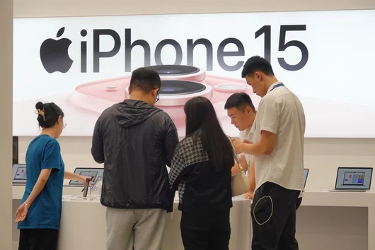 Apple трупа критики заради проблем с новия iPhone 15 Pro