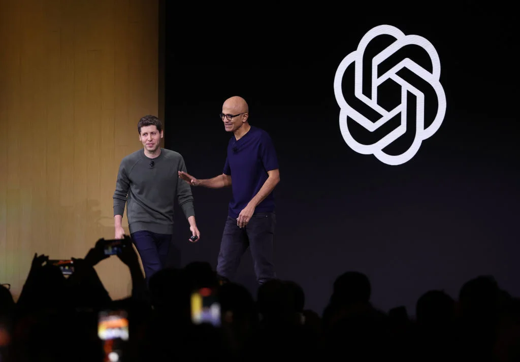 Изгоненият от OpenAI Сам Алтман поема AI-екипа на Microsoft