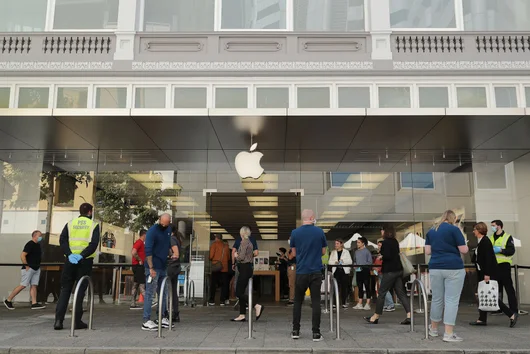 Сред хаоса в САЩ: Apple проследява и блокира всеки откраднат iPhone