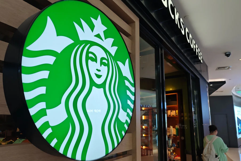 Кафето със зехтин не спаси Starbucks от затрудненията, ще връща клиенти с по-евтино ядково мляко