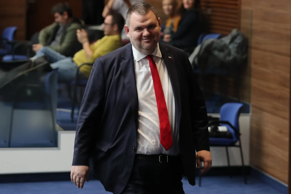Пеевски превзе марката ДПС и в парламента с помощта на ГЕРБ и мнозинството