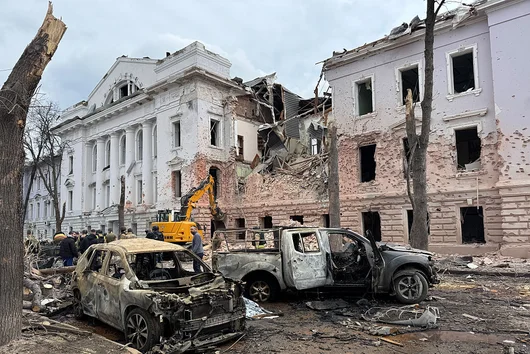 Тръмп обвини Зеленски за войната, докато Русия убива цивилни с ракети в Украйна