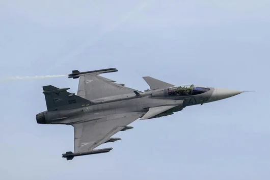 Украйна и Швеция подписаха сделка за 150 изтребителя Gripen за Киев
