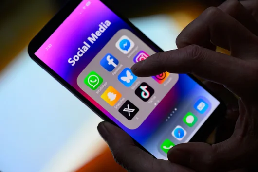 ЕС обвини Meta и TikTok, че нарушават правилата за цифрови услуги