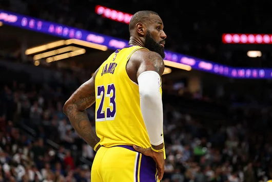 Леброн Джеймс пропуска старта на сезона в NBA