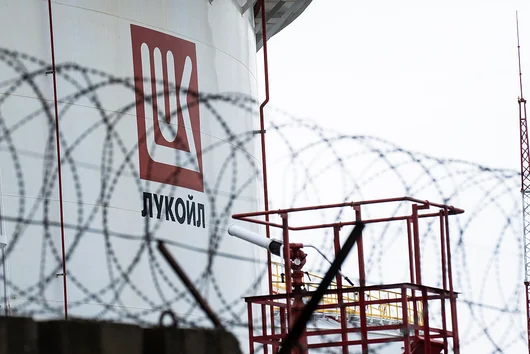 "Лукойл"  в България получи отсрочка до февруари от санкциите на Великобритания