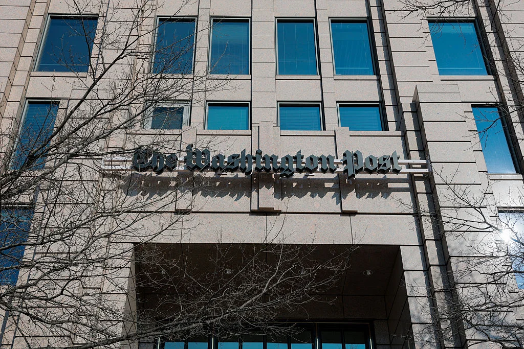 Безос съкращава стотици журналисти във Washington Post 