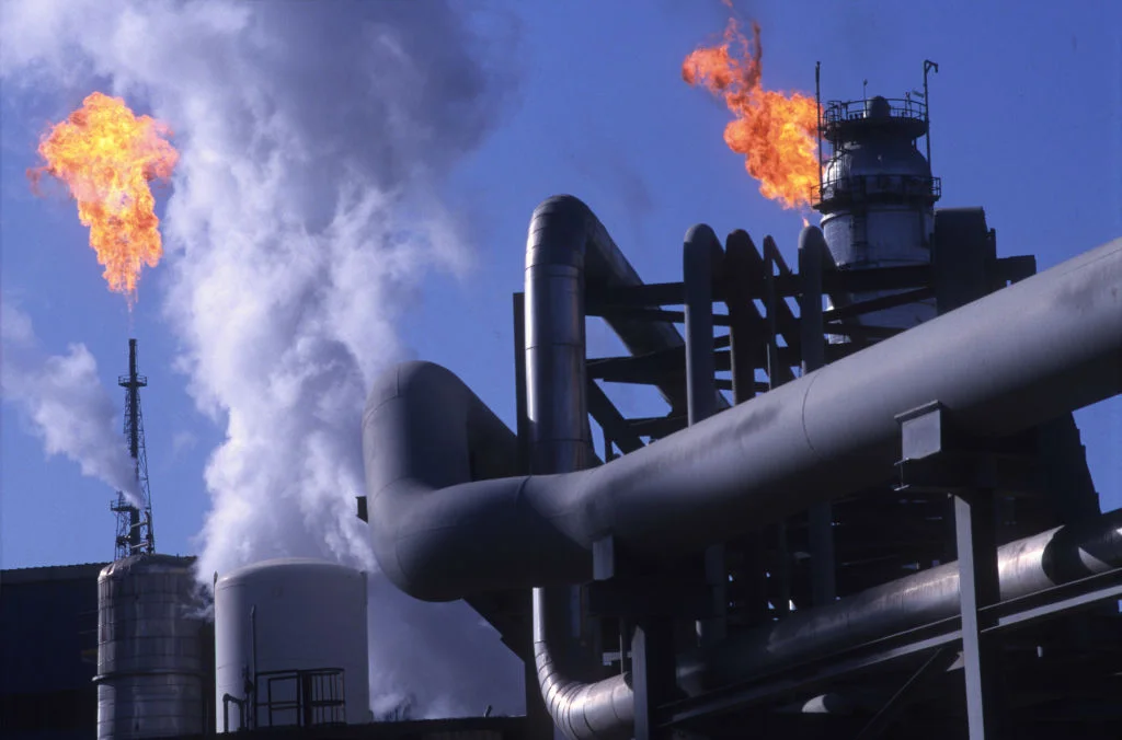 Войната в Иран вдигна драстично цената на газа. Какво означава това за България?