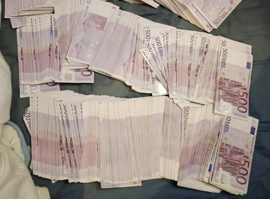 МВР иззе 600 000 евро кеш и 600 боеприпаса в акция срещу група за пране на пари