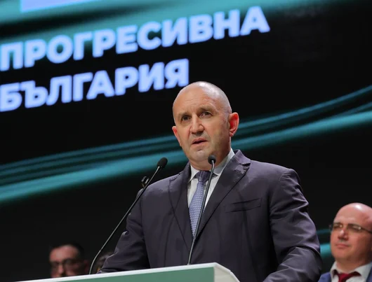 Маркет линкс: Румен Радев топи рекордното си доверие с невиждана бързина