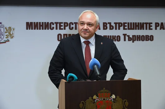 Демерджиев поиска проверка на полетите на Пеевски през Сметната палата