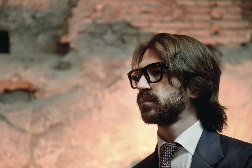 Битката за империята зад Ray-Ban все повече прилича на сюжет от Succession