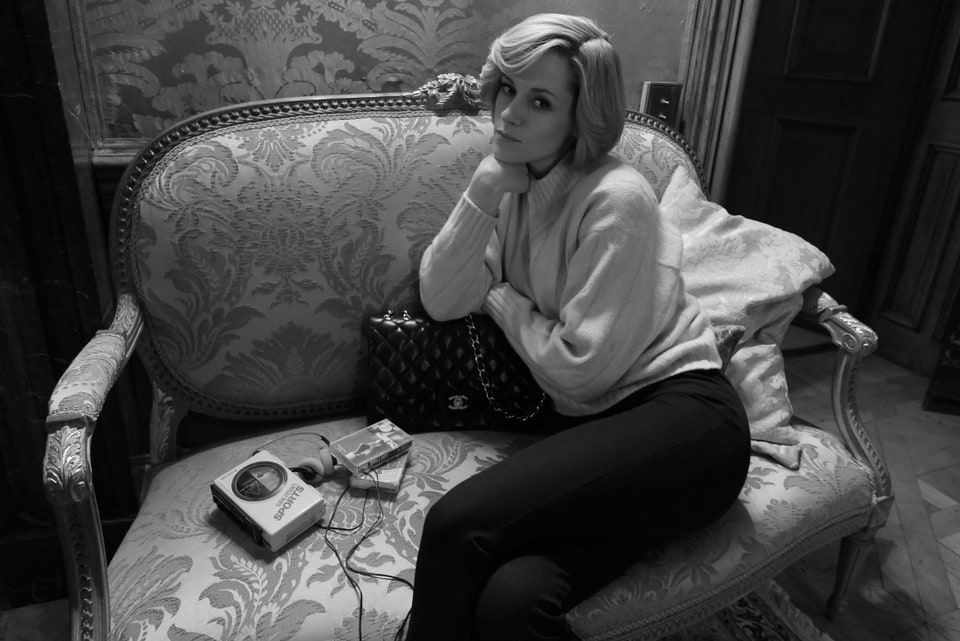  Chanel чанта -  Кристен Стюарт като Даяна