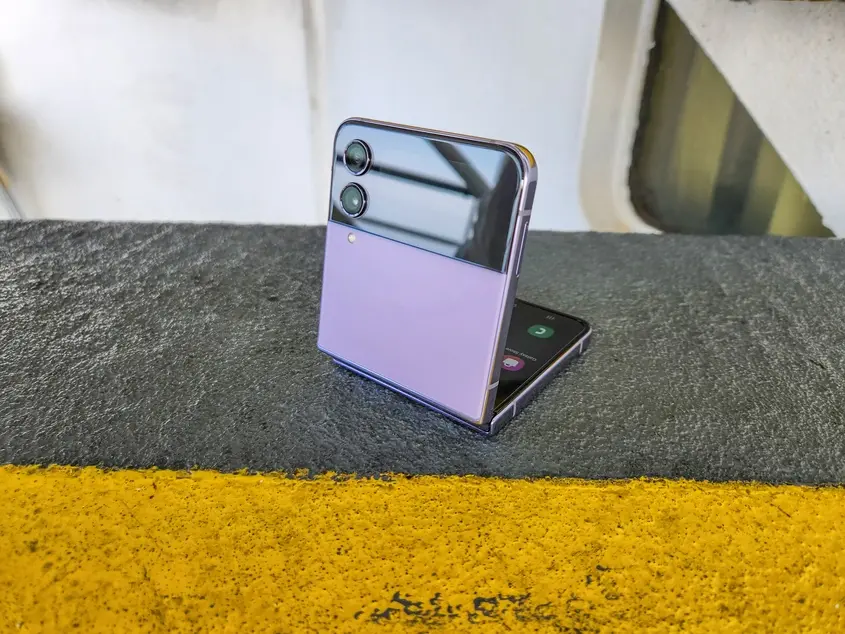 Samsung Z Flip 4
