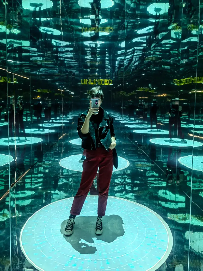 Unlimited space - модерната арт инсталация на Венелин Шурелов и Vivacom, сердика център софия