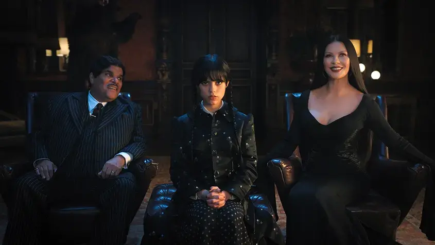Wednesday сериал, сезон 1, семейство Адамс, Джена Ортега, Катрин Зита Джоунс, Луис Гузман, ревю, епизод 1
