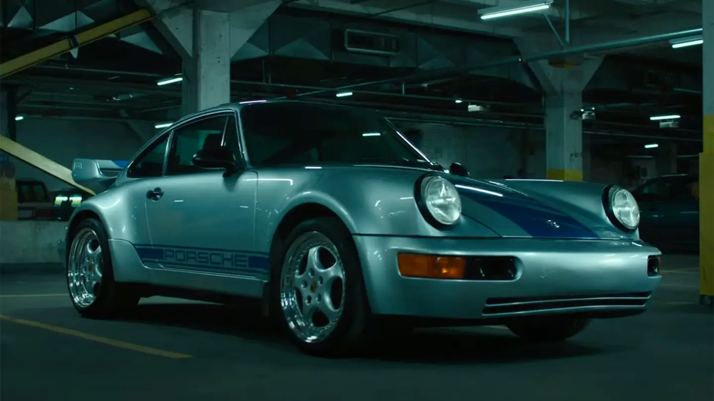 Transformers: Rise of the Beasts, Porsche 911 сребристо