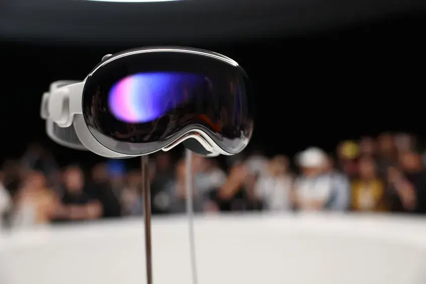 Apple Vision Pro - очилата на Apple за смесена реалност