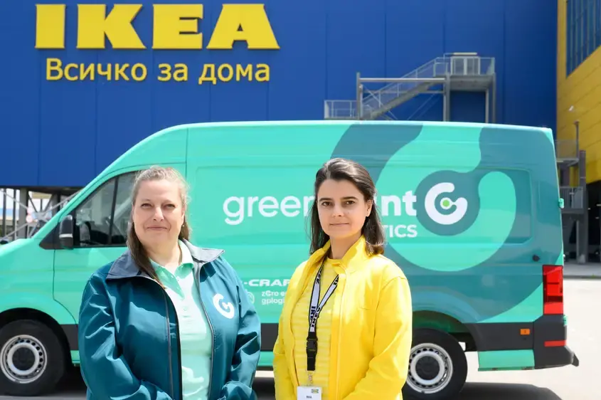  Цветанка Фратева, управител на Greenpoint Logistics и  Яна Якимова, управител на магазин ИКЕА София