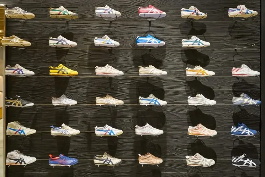 история на маратонките asics, onitsuka tiger