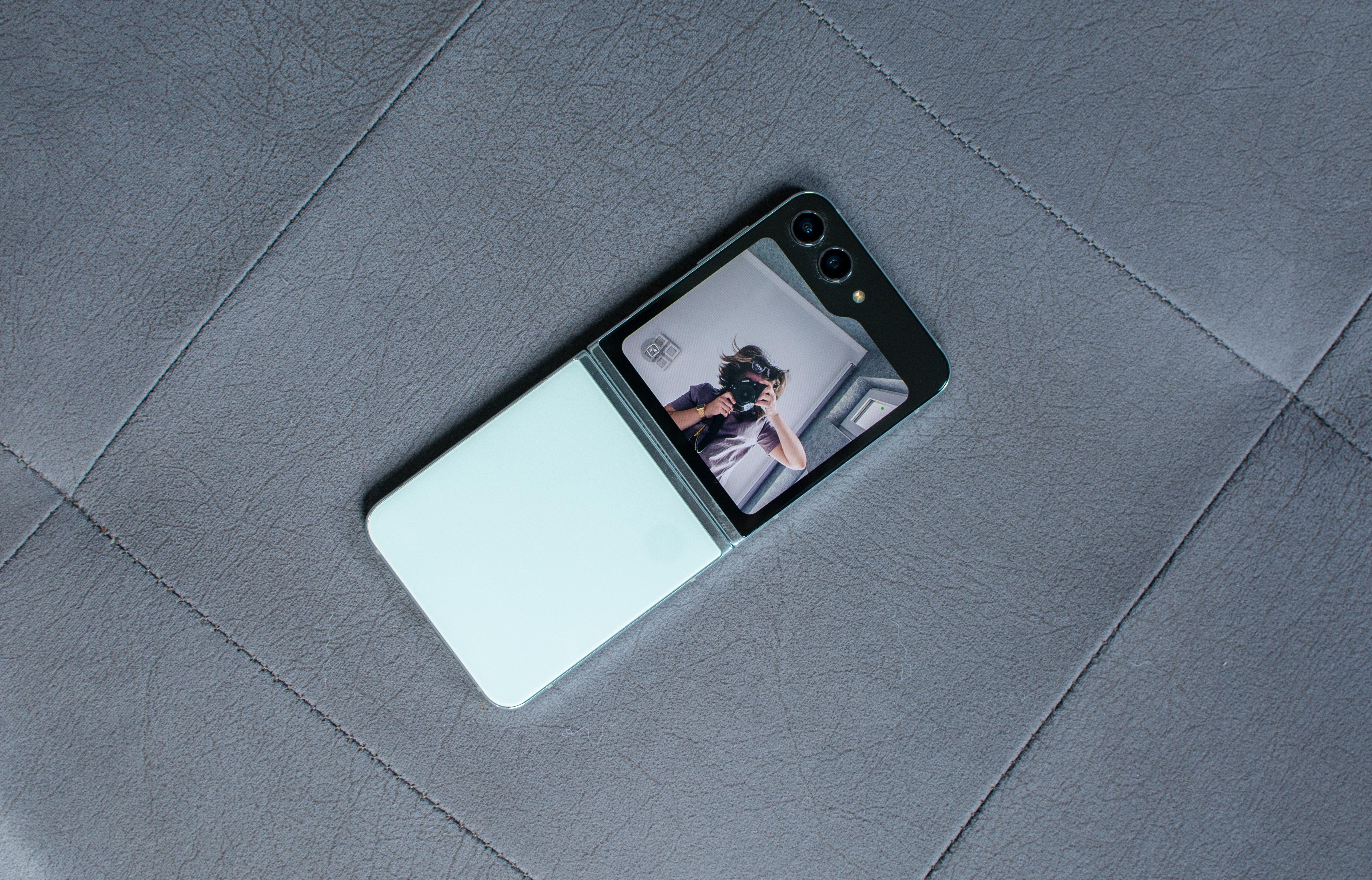 Samsung Galaxy Z Flip5 ревю, функции