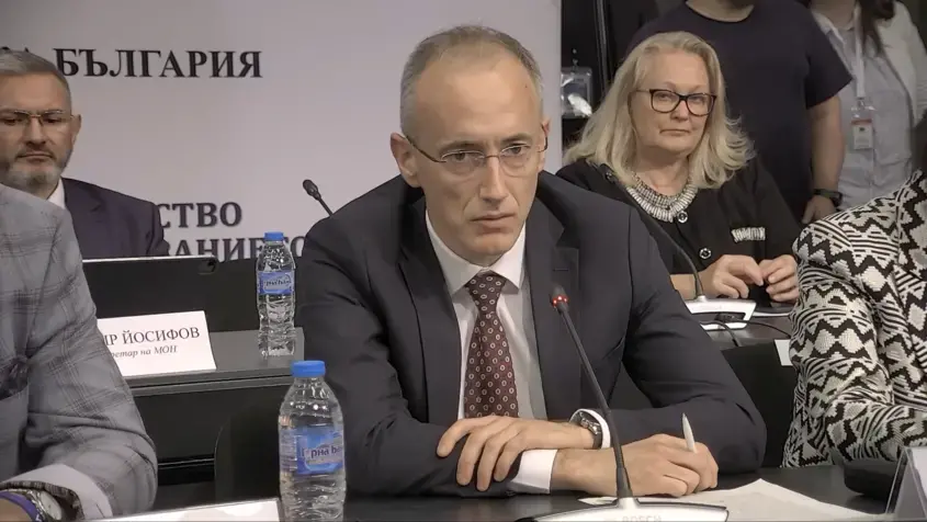Министърът на образованието Красимир Вълчев