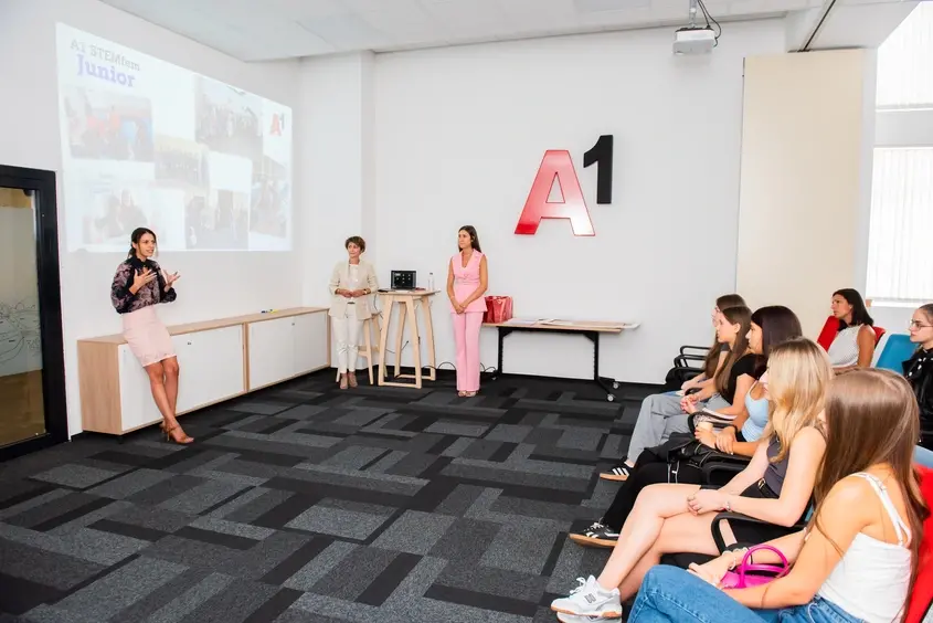 A1 StemfemJunior